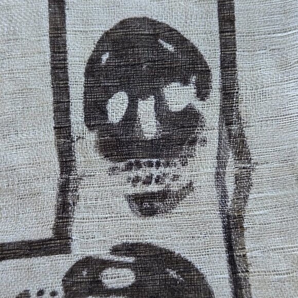 Alexander McQueen Skull Scarf 100% Silk White Black - Picture 8 of 9